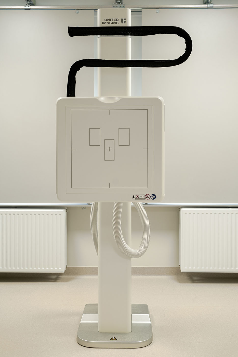 Detektor aparatu RTG na tle stołu diagnostycznego