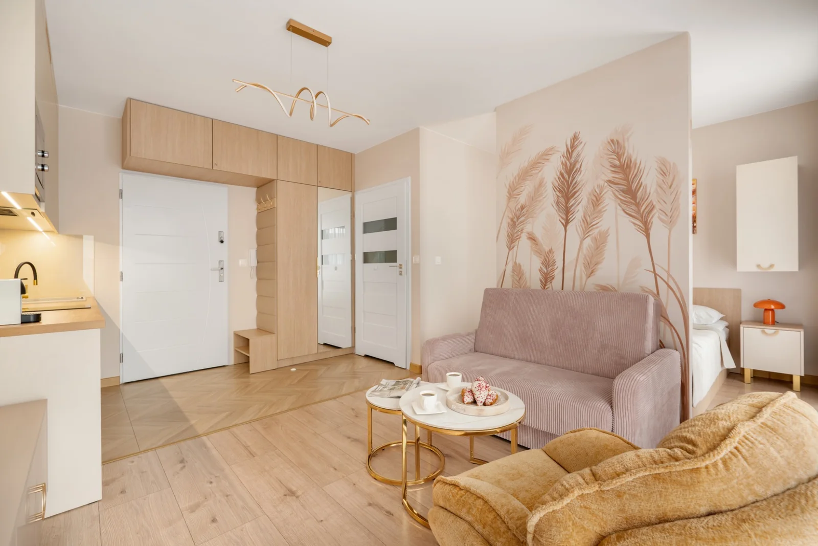 Strefa wejściowa i salon apartamentu Klifowa 22 w Rewalu