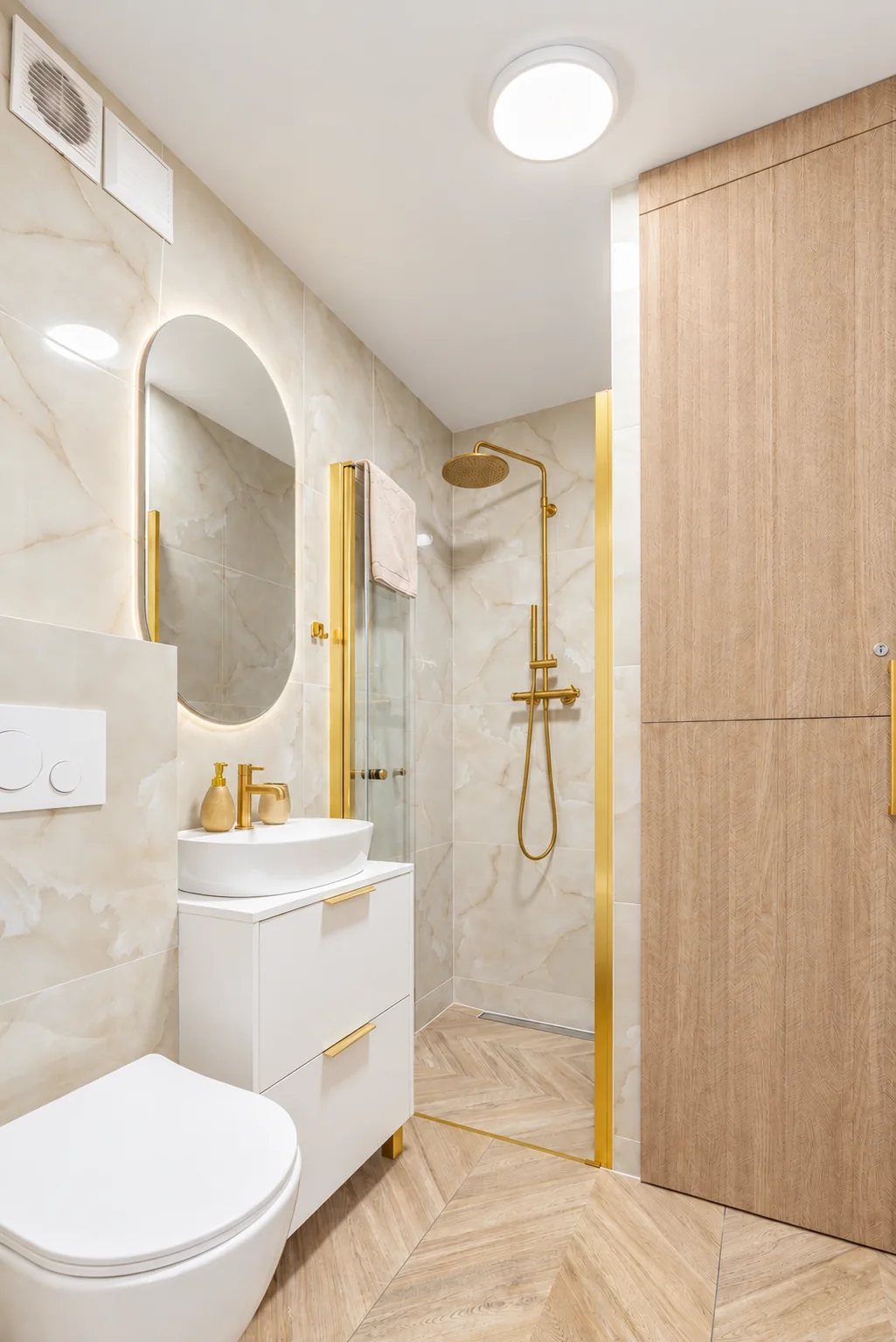 Pionowy kadr łazienki apartamentu Klifowa 22 w Rewalu