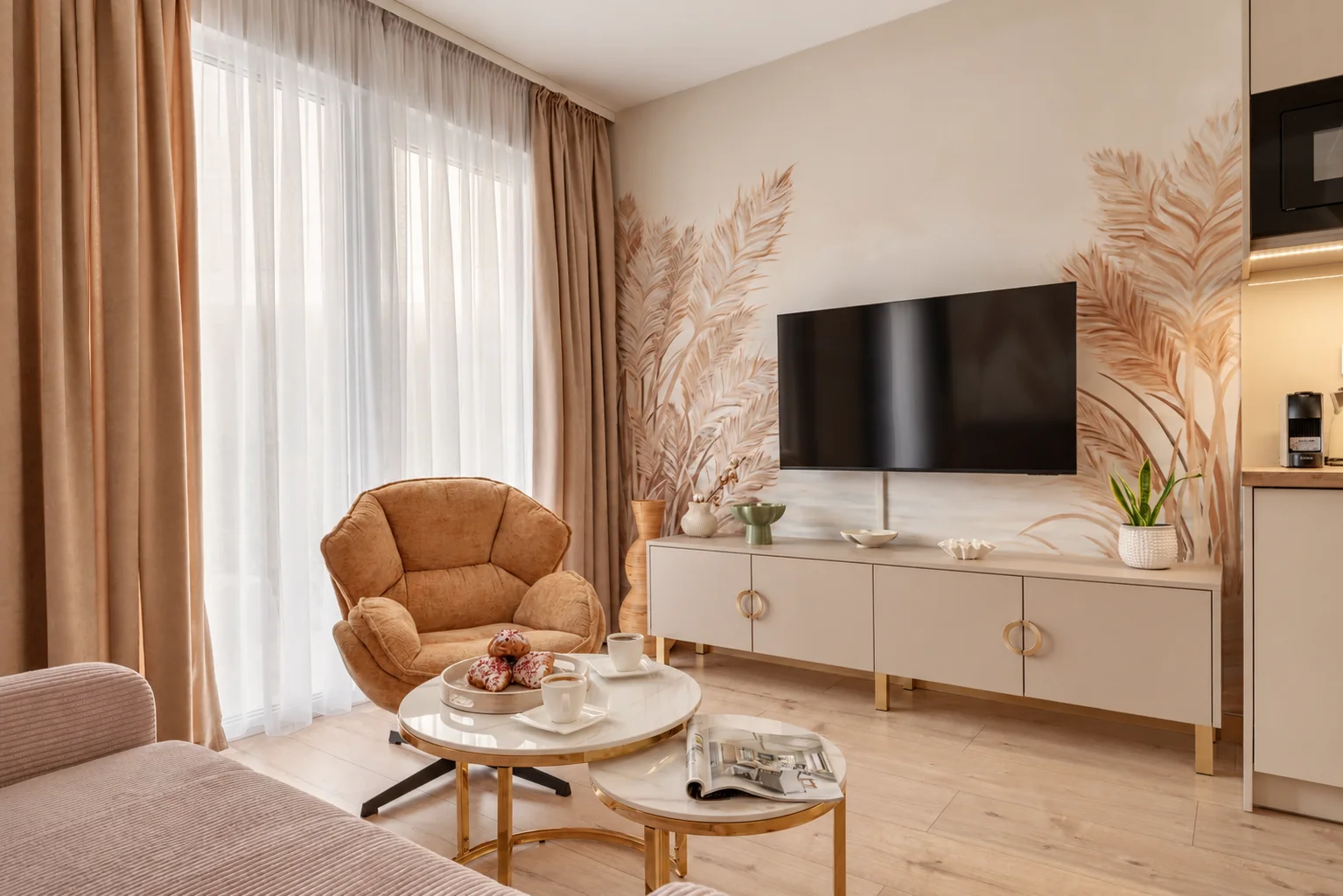 Ściana telewizyjna w apartamencie Klifowa 22 w Rewalu