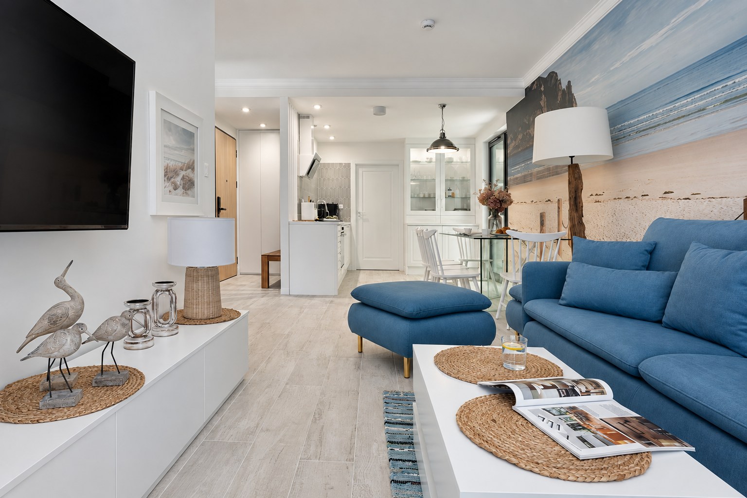 Salon widziany od strony kuchni, Apartament Sea & Forest, Międzyzdroje