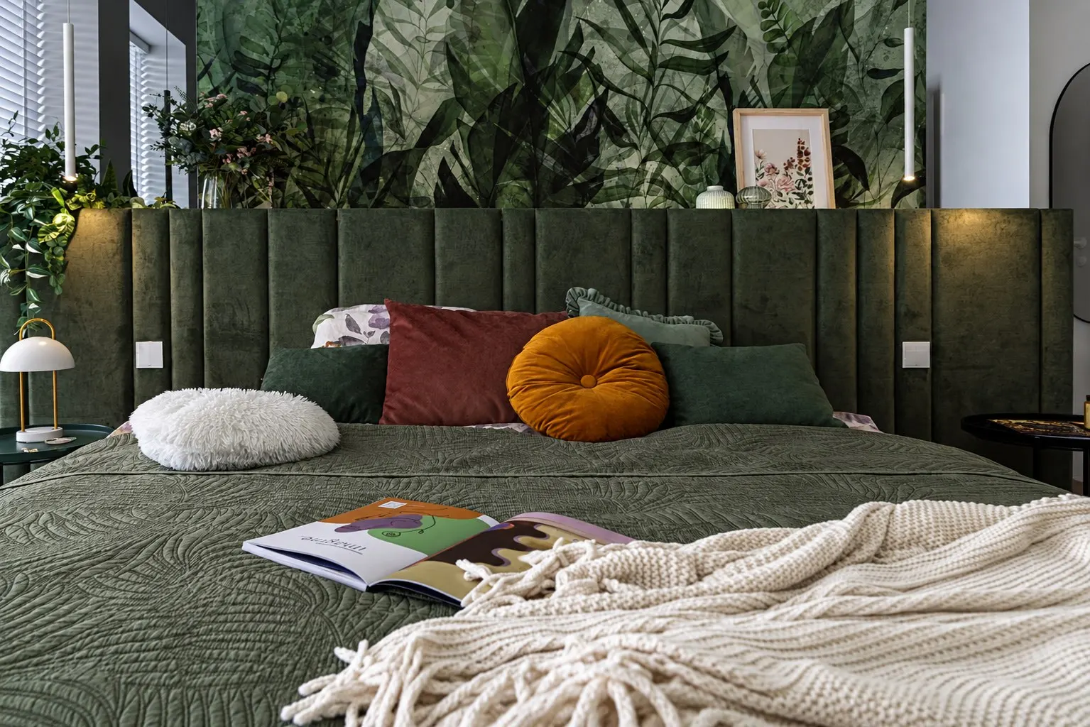 Łóżko z botanicznym zagłówkiem, Dom w Szczecinie, projekt Architeka Szczecin