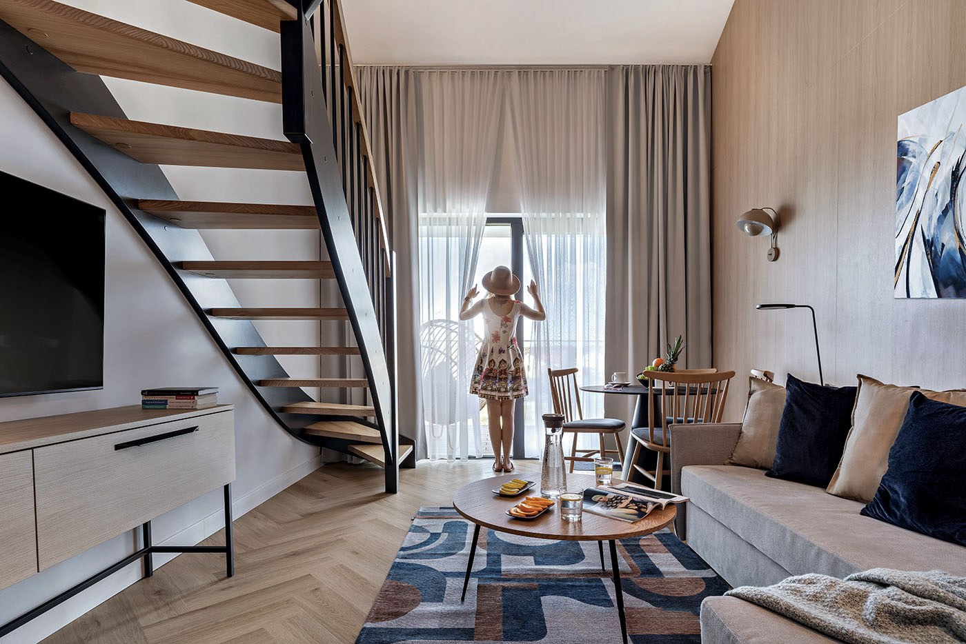 Stół w apartamencie przygotowany do wspólnego posiłku, Apartamenty Rosa Style