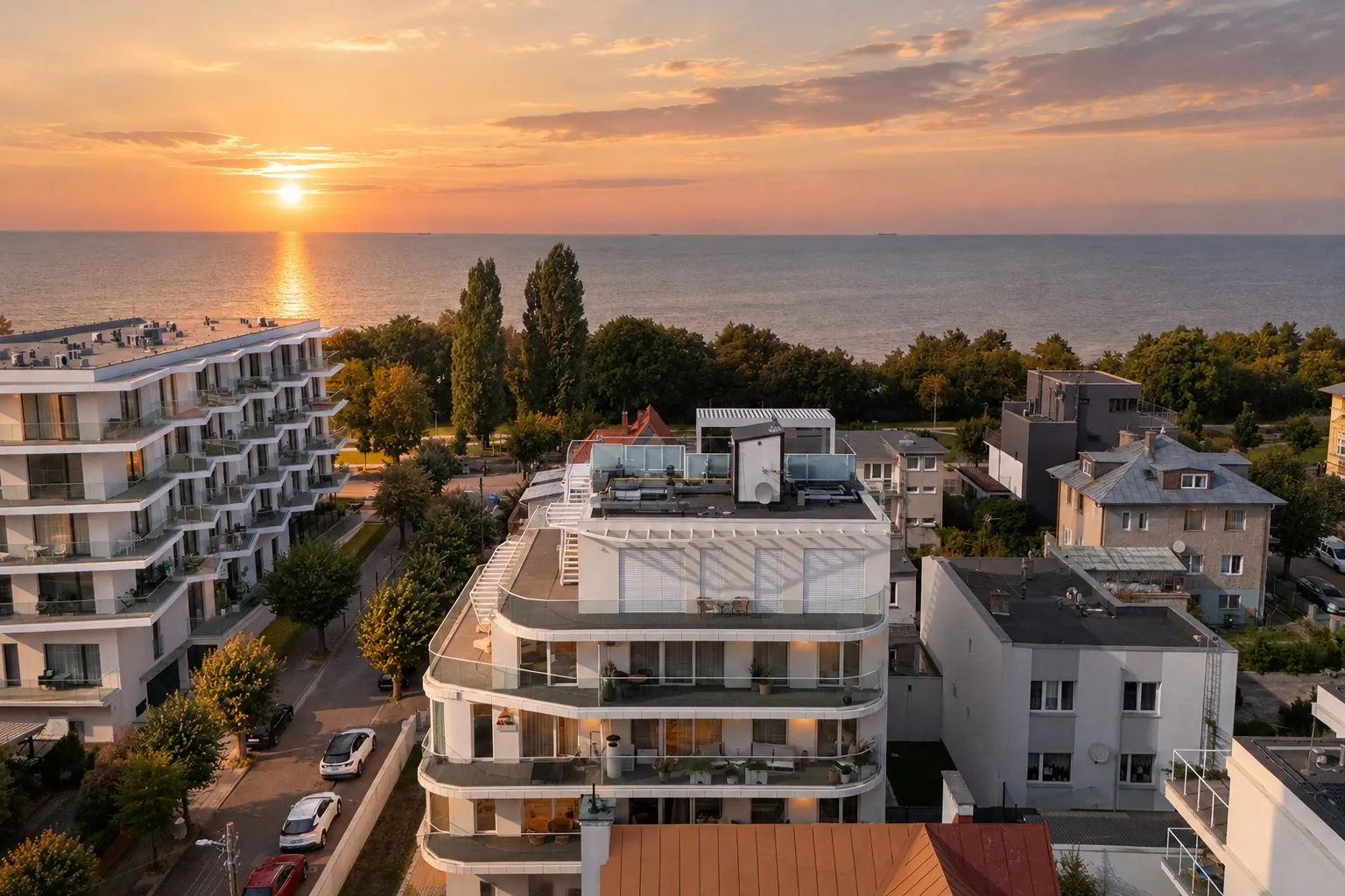 Widok kompleksu apartamentowego o zachodzie słońca, Apartament Boutique No. 7, Międzyzdroje