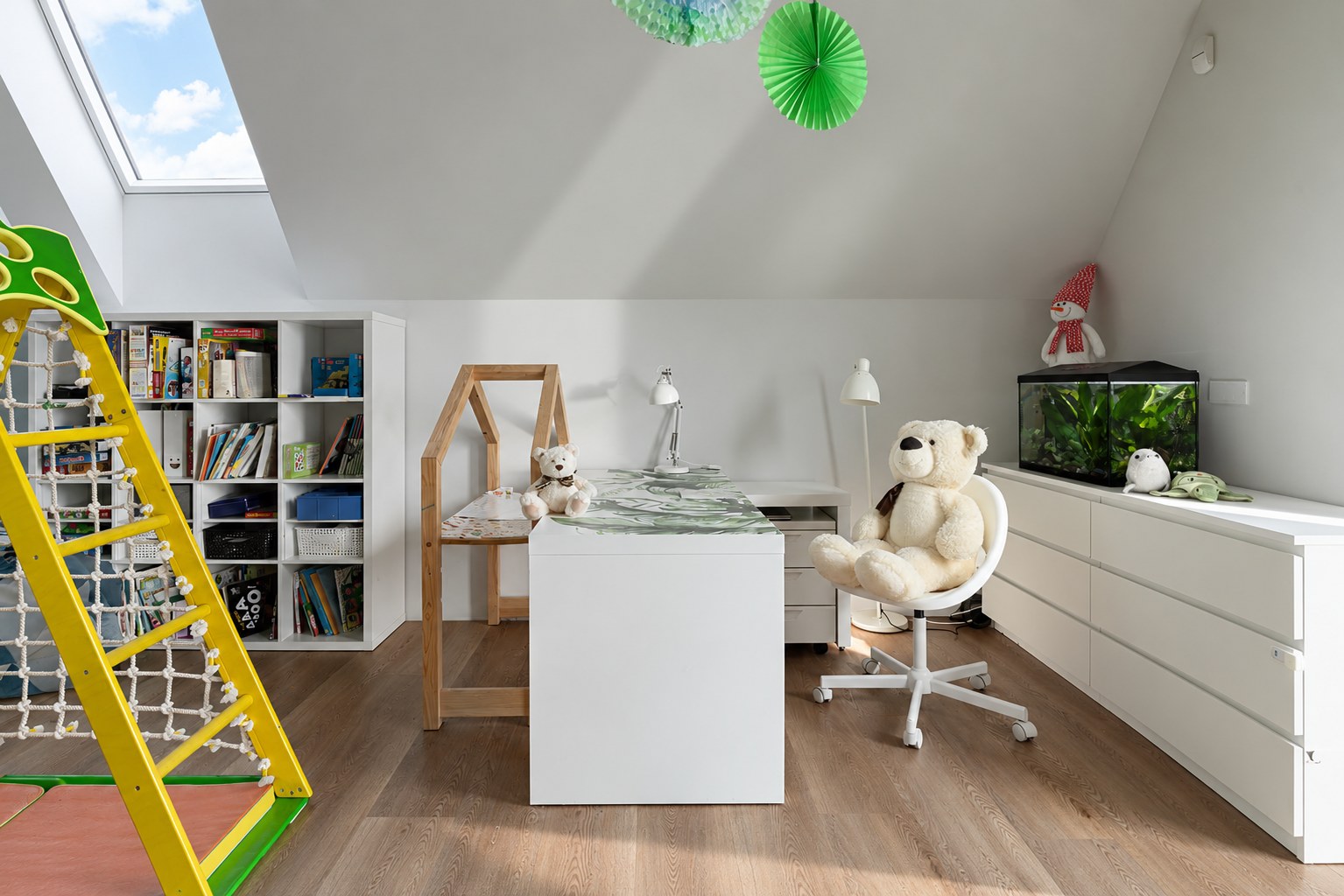 Pokój dziecięcy pod skosami, Dom w Szczecinie, projekt Architeka Szczecin