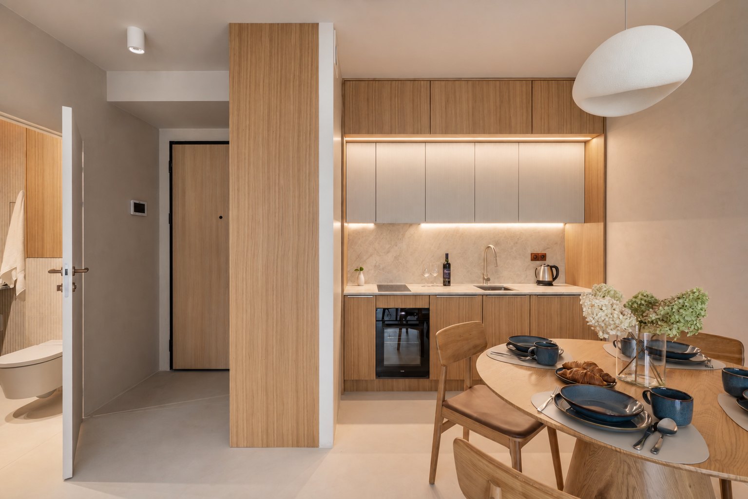 Kuchnia i jadalnia w spokojnej palecie japandi, Apartament Sea & Woods Star, Międzyzdroje