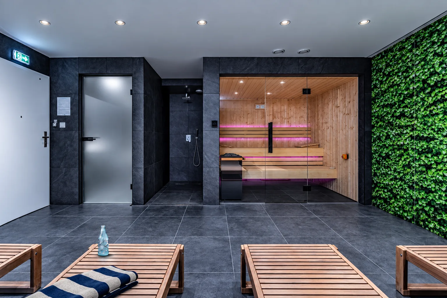 Strefa wellness z sauną w Apartamentach WhiteBlue w Kołobrzegu